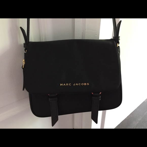 Marc Jacobs Handbags - Marc Jacobs Zip That Small Messenger Bag